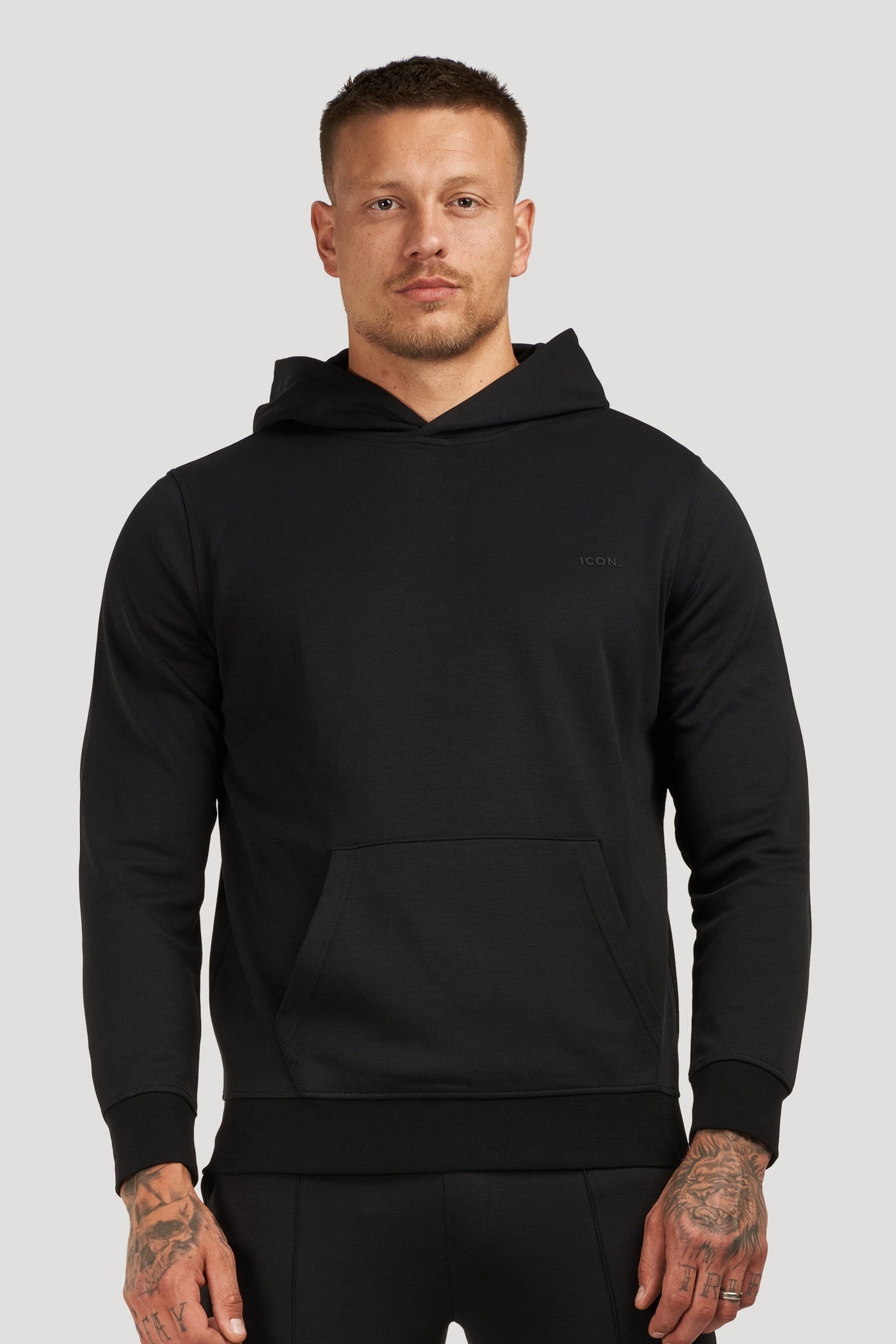 LE SWEAT À CAPUCHE ATHLÉTIQUE