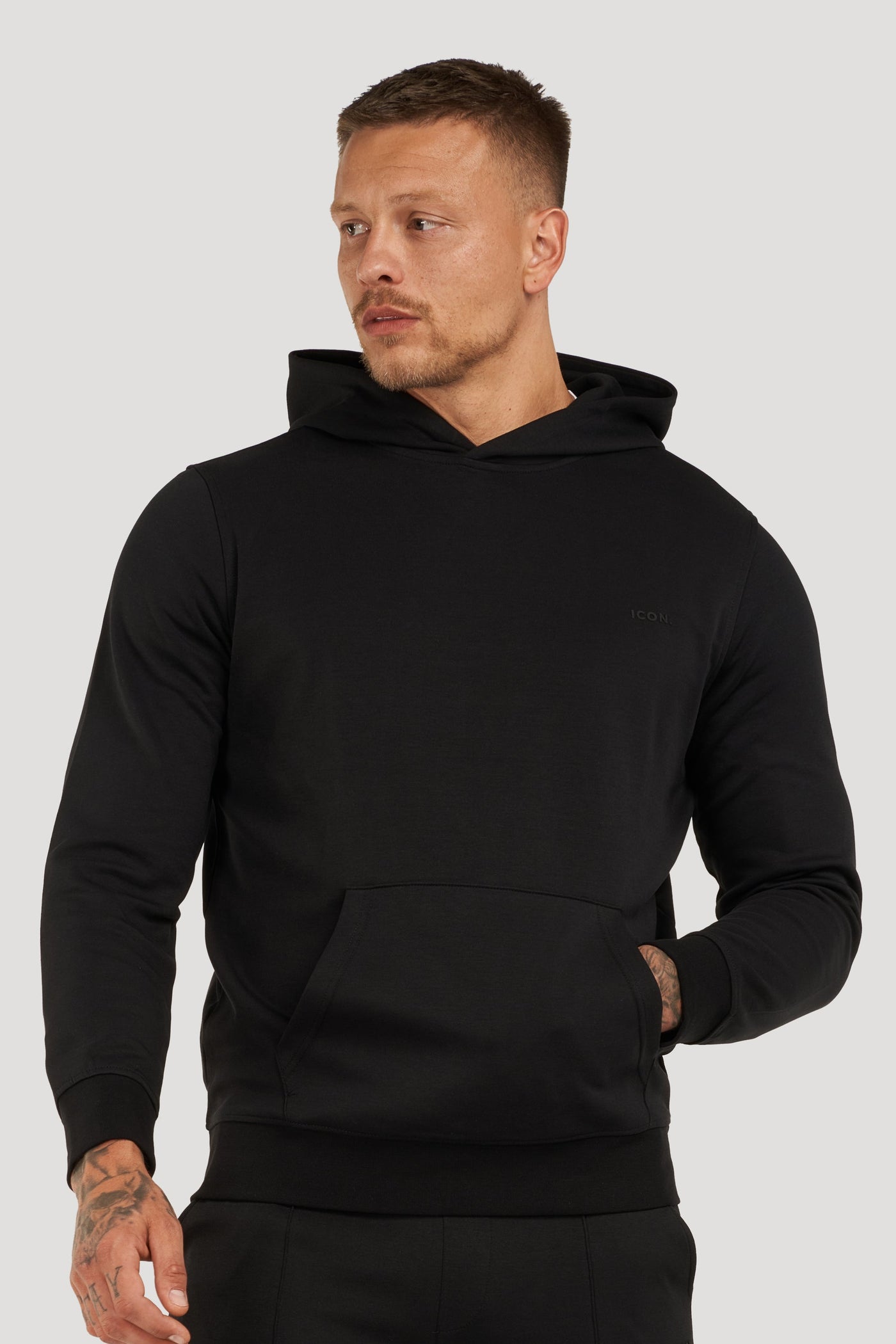 LE SWEAT À CAPUCHE ATHLÉTIQUE