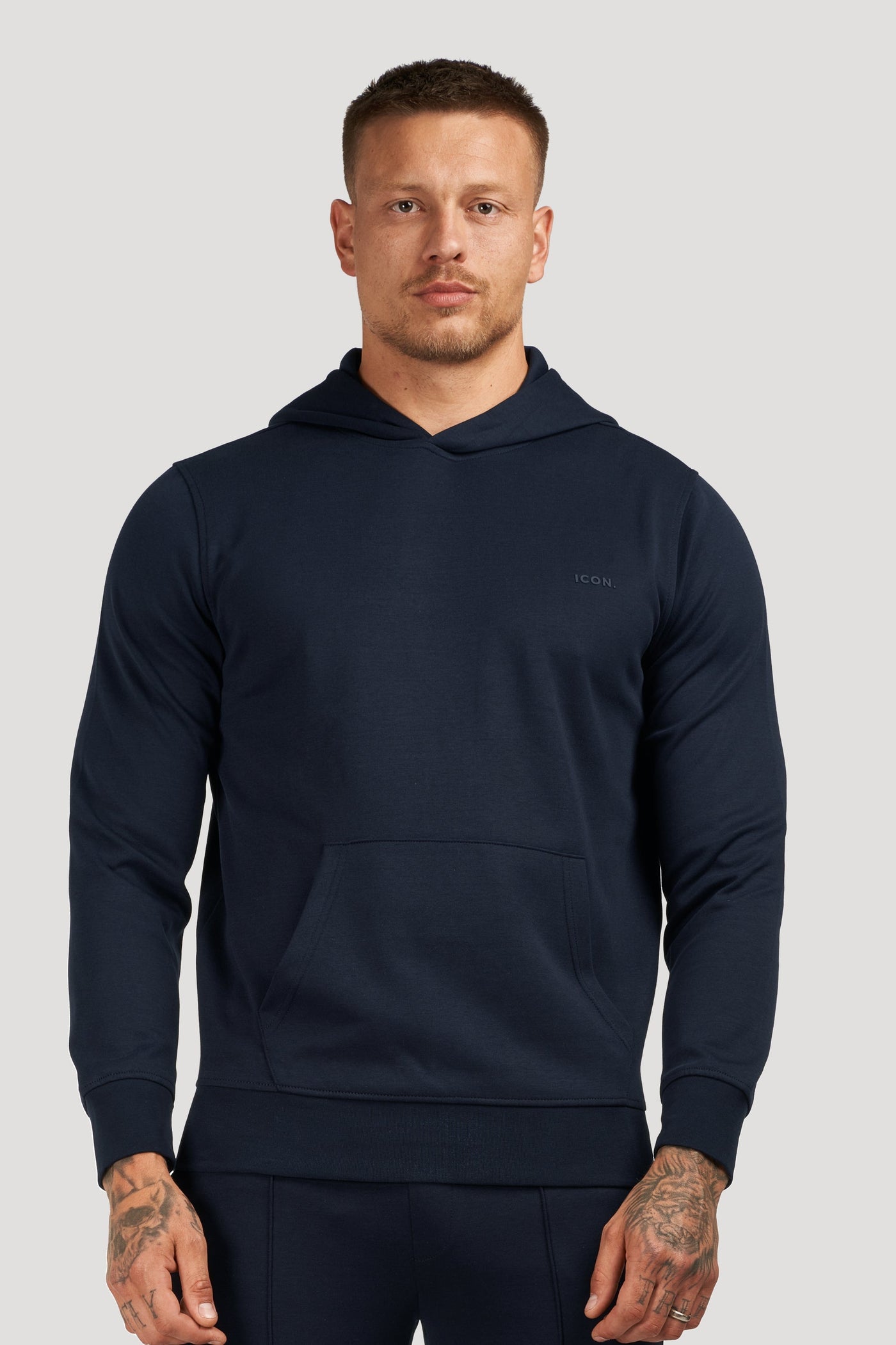 LE SWEAT À CAPUCHE ATHLÉTIQUE