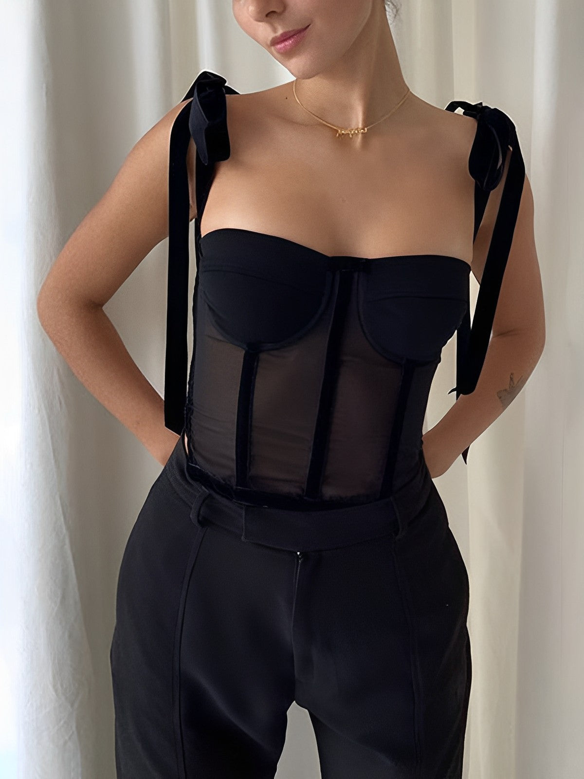 Haut court corset en maille nouée 