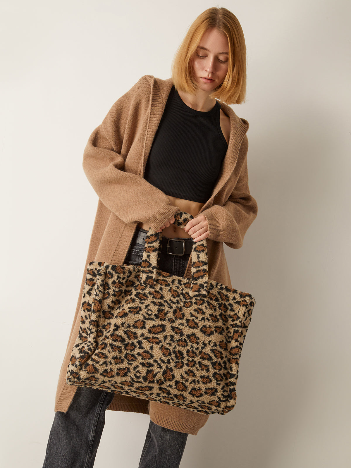 Leopard Printed Fuzzy Shoulder Bag