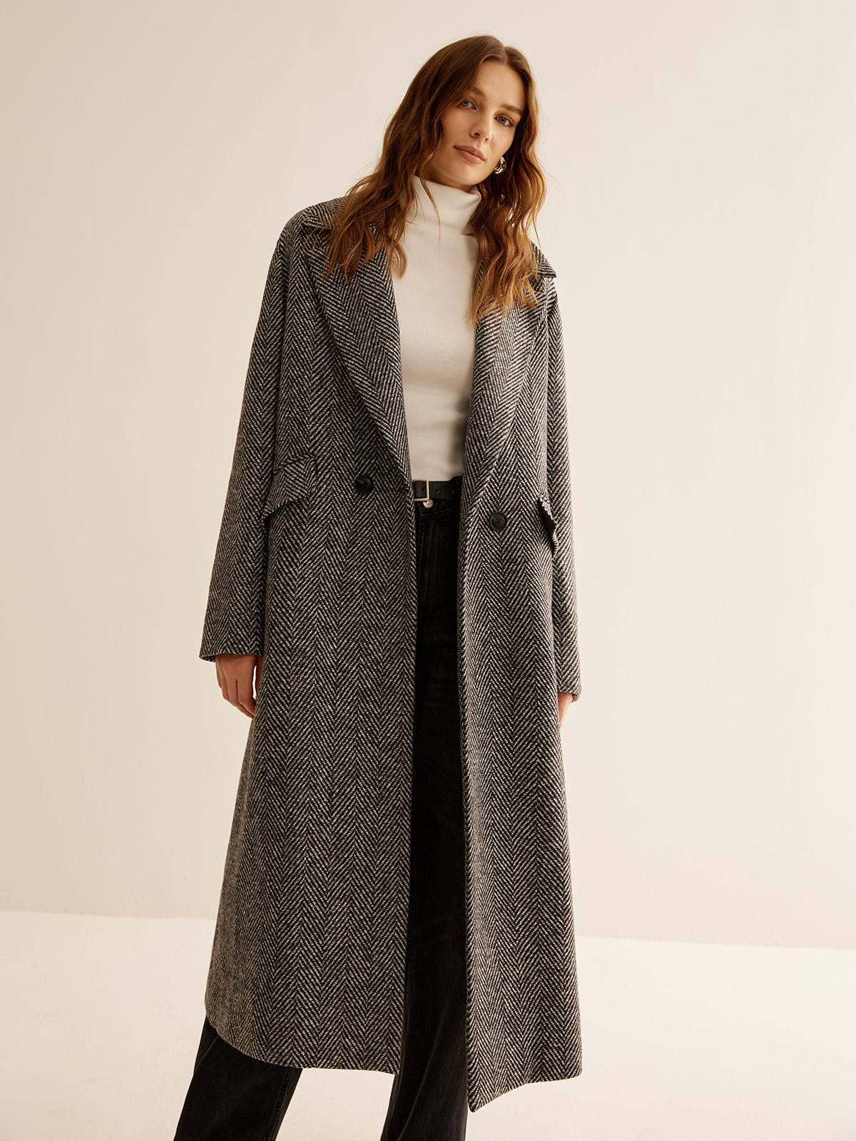 Trench-coat long et polyvalent essentiel 