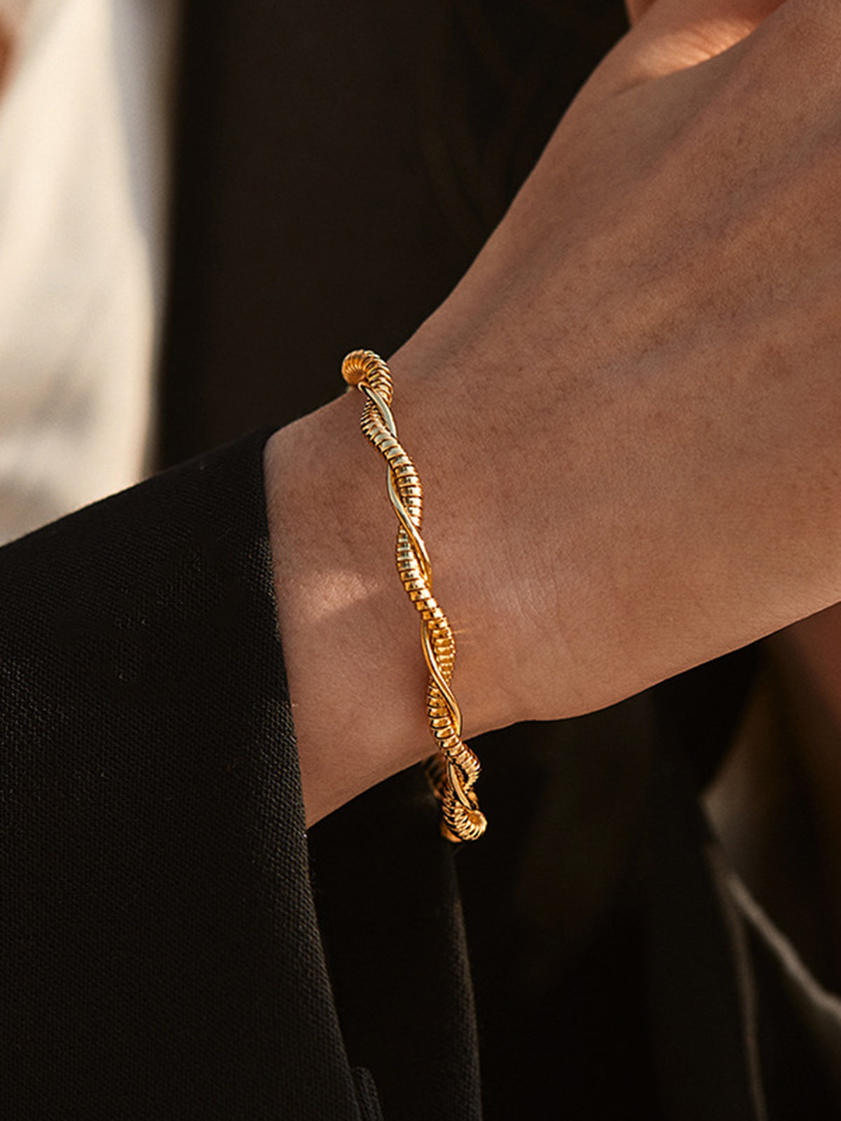 AMARE Bracelet Ouvert Minimaliste Twist Plaqué Or 18K