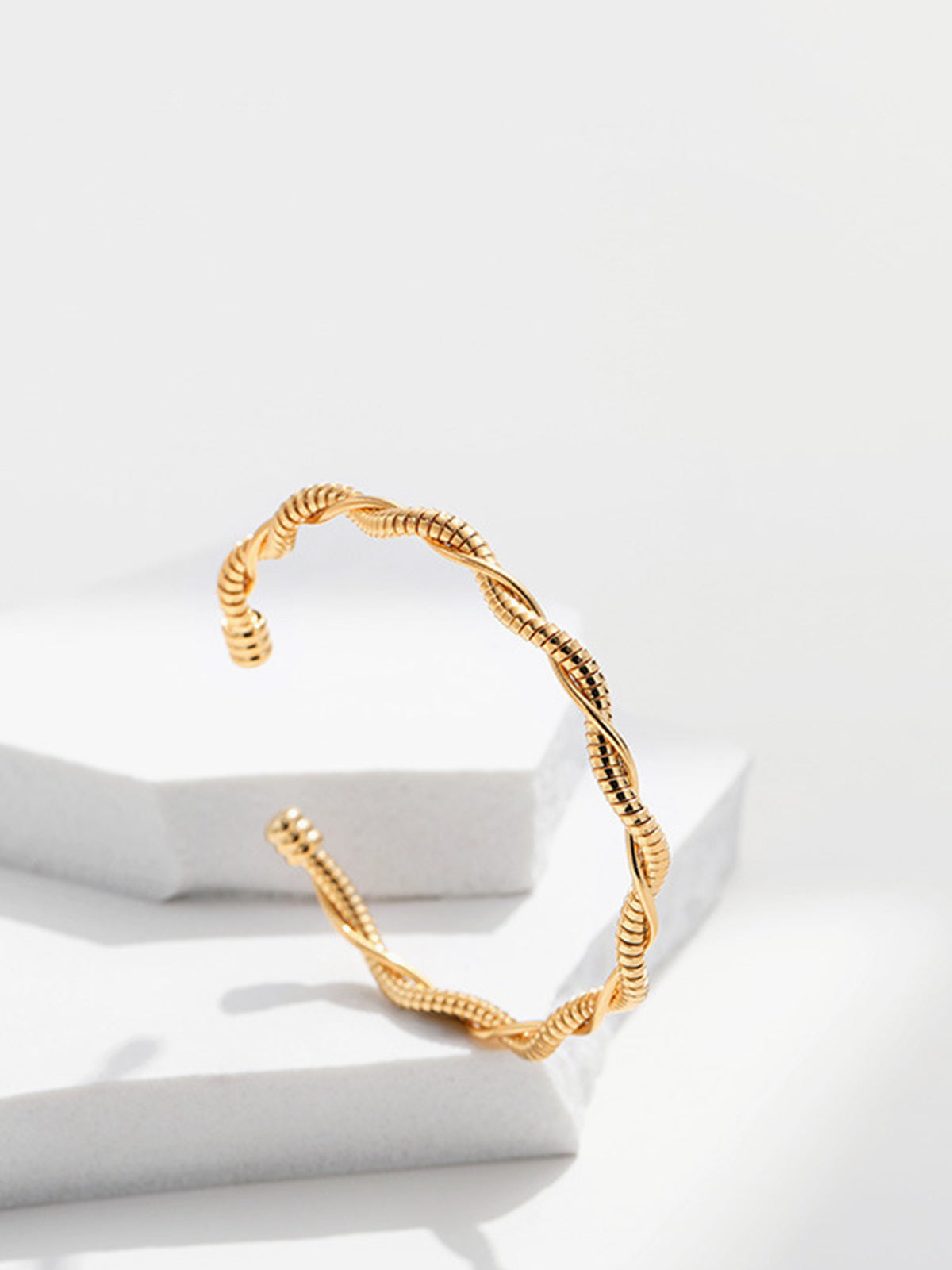 AMARE Bracelet Ouvert Minimaliste Twist Plaqué Or 18K