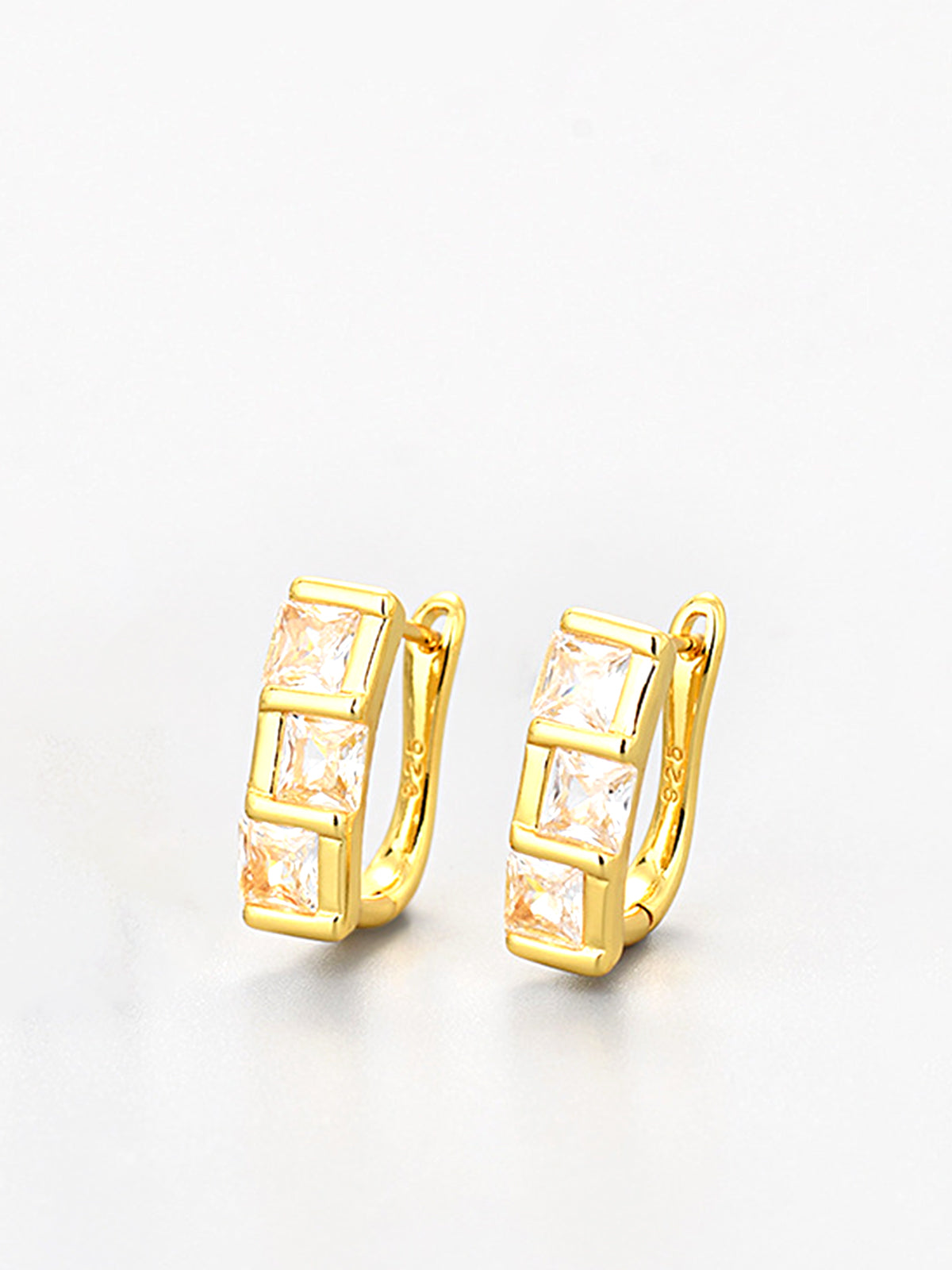 AMARE Boucles d'Oreilles Huggie Carrées Élégantes en Zircon