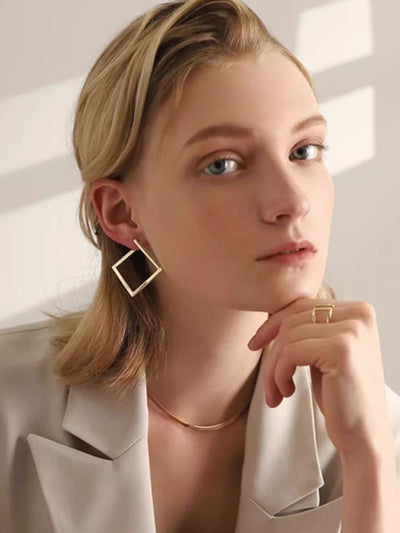 AMARE Boucles d'Oreilles Drop Carrées Minimalistes