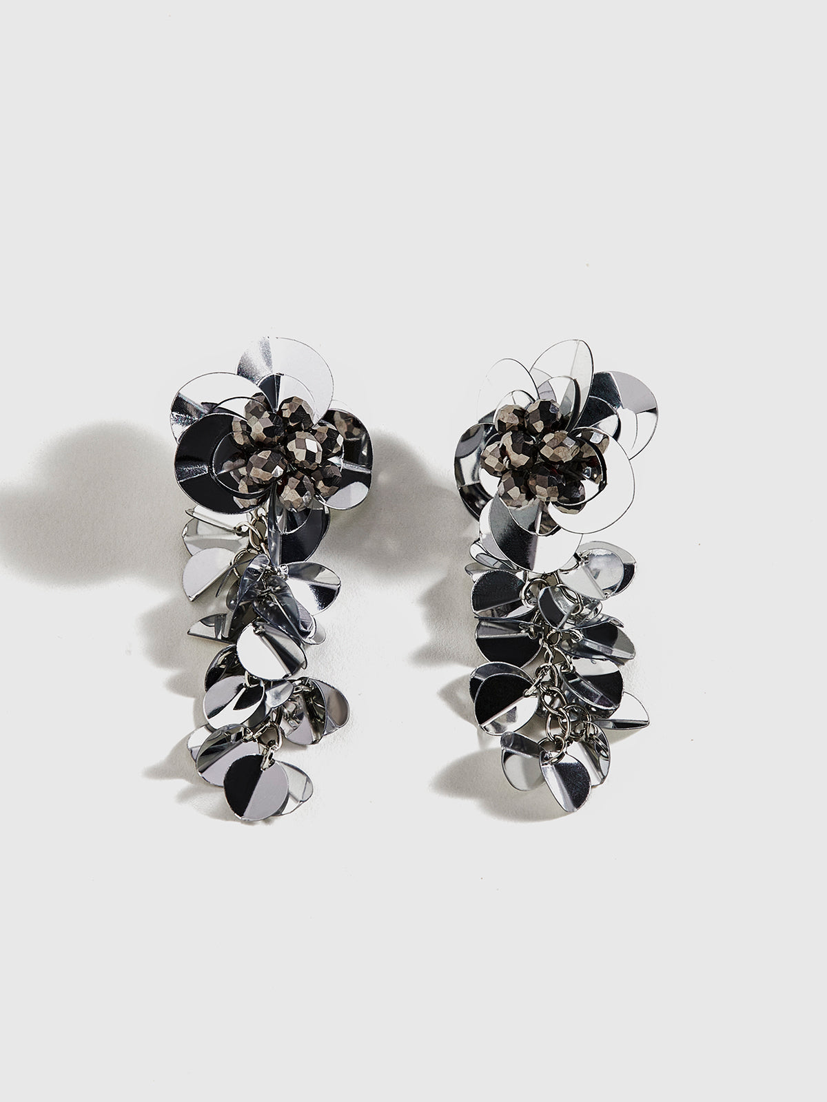 AMARE Boucles d'Oreilles Élégantes avec Franges Florales en Forme de Feuilles