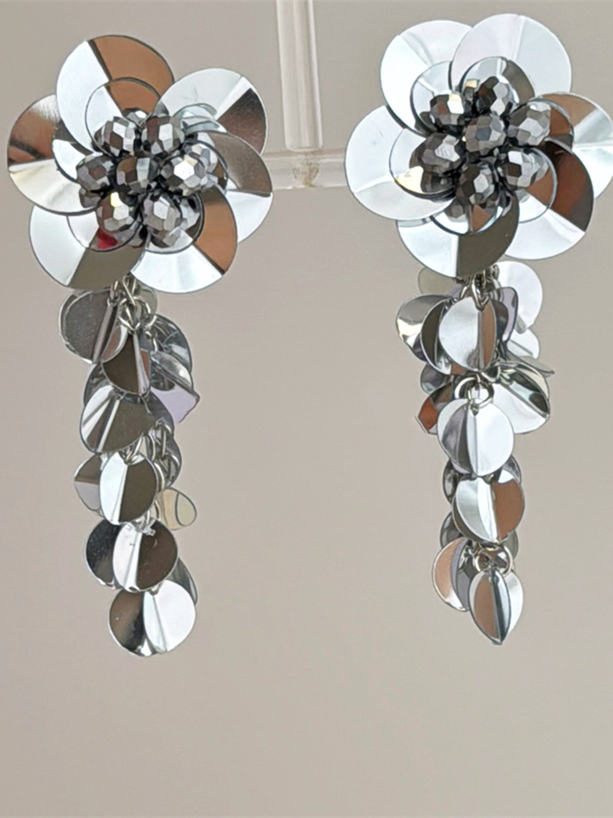 AMARE Boucles d'Oreilles Élégantes avec Franges Florales en Forme de Feuilles