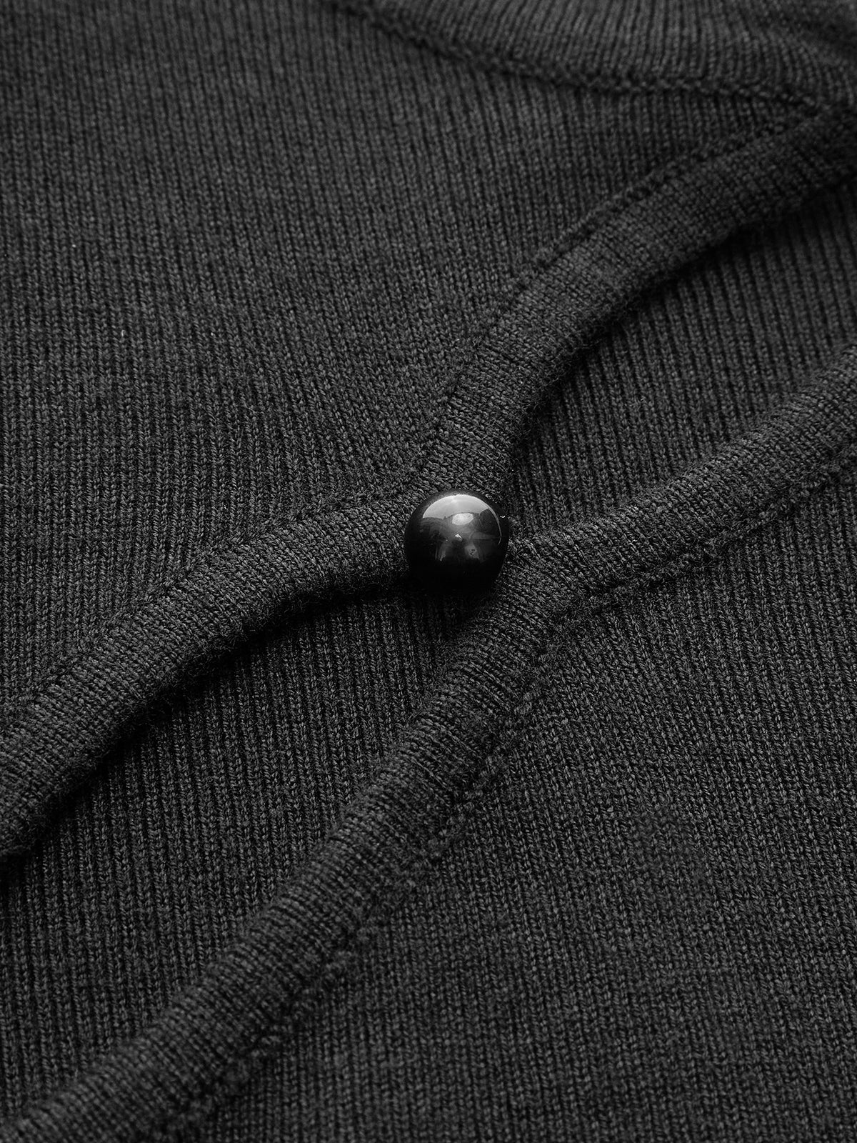 Pull skinny uni à découpes 