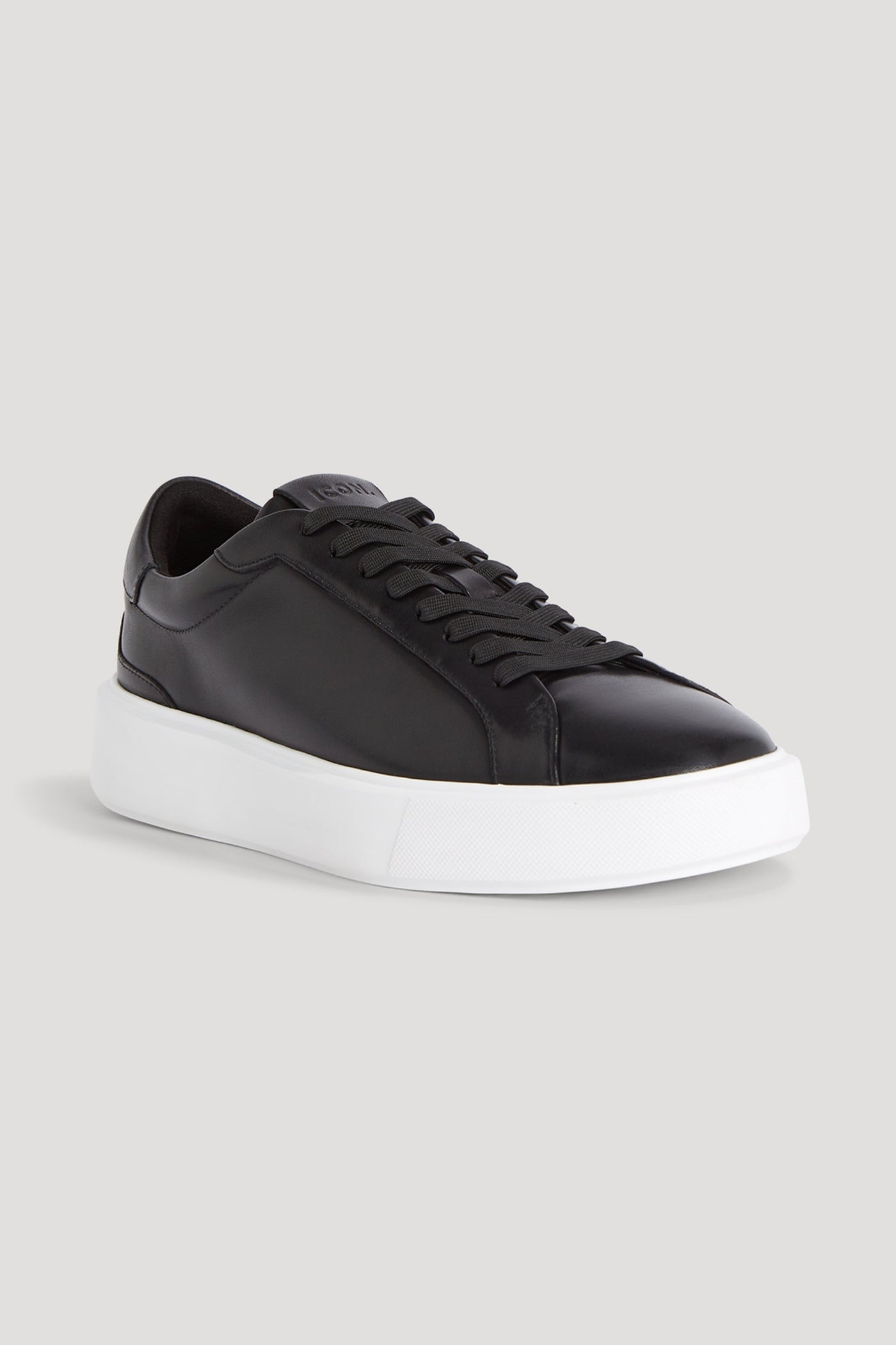 THE CLASSIC LEATHER TRAINER