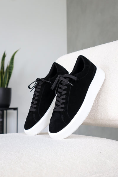 THE CLASSIC SUEDE TRAINER