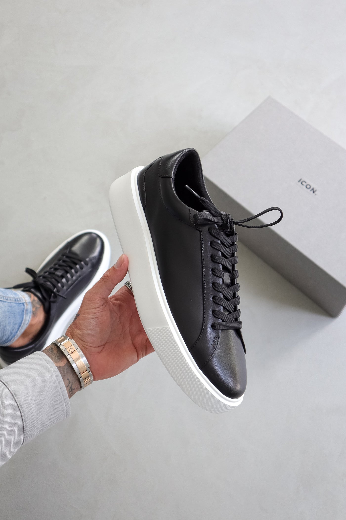 THE CLASSIC LEATHER TRAINER