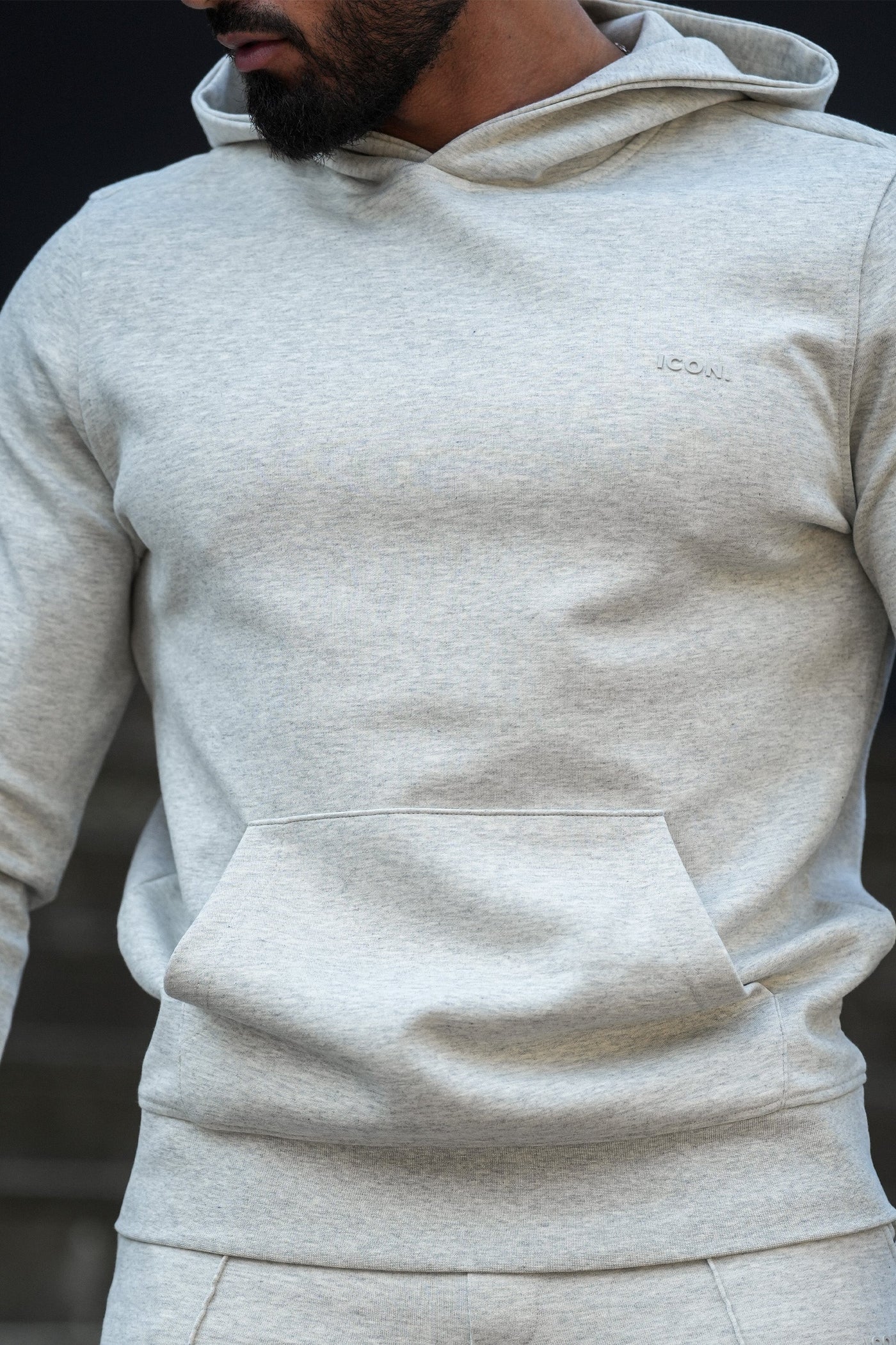 LE SWEAT À CAPUCHE ATHLÉTIQUE