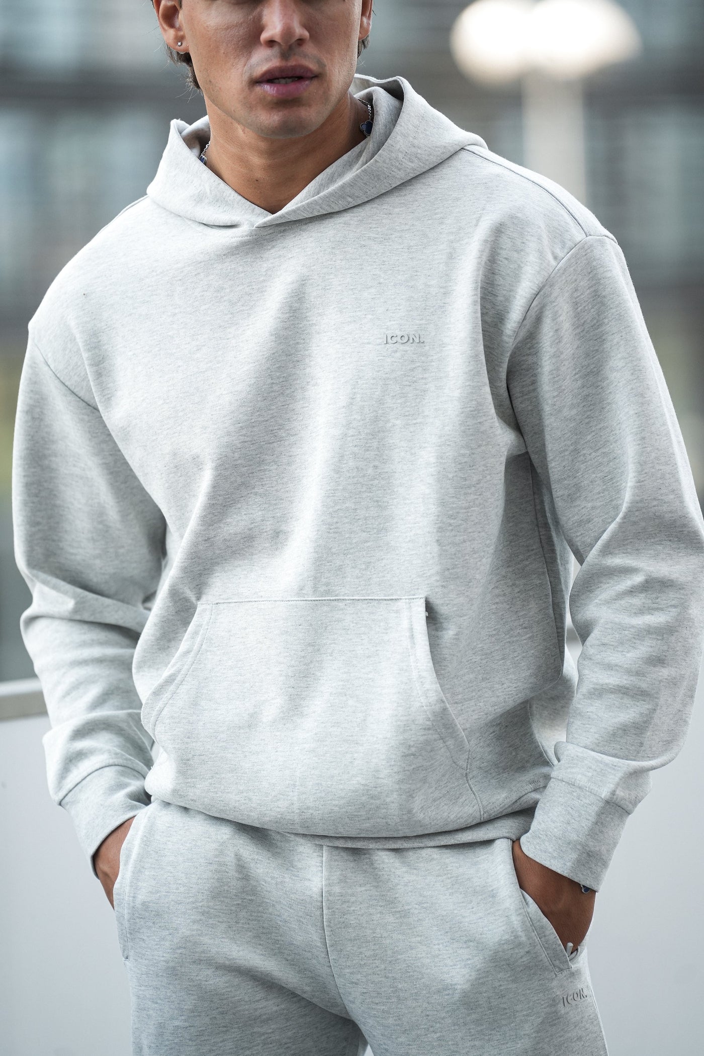 LE SWEAT À CAPUCHE RELAXÉ