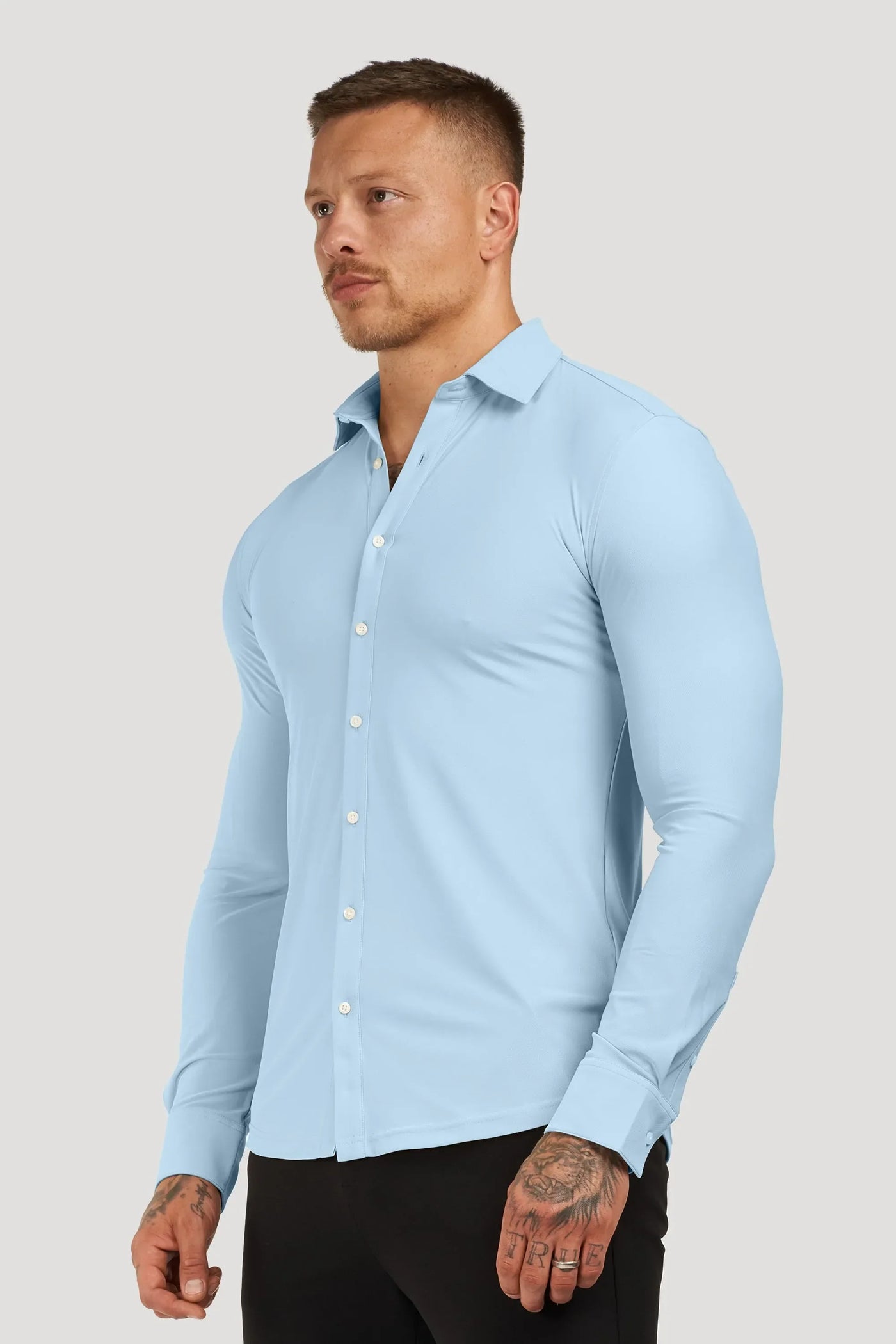 LA CHEMISE ATHLÉTIQUE STRETCH