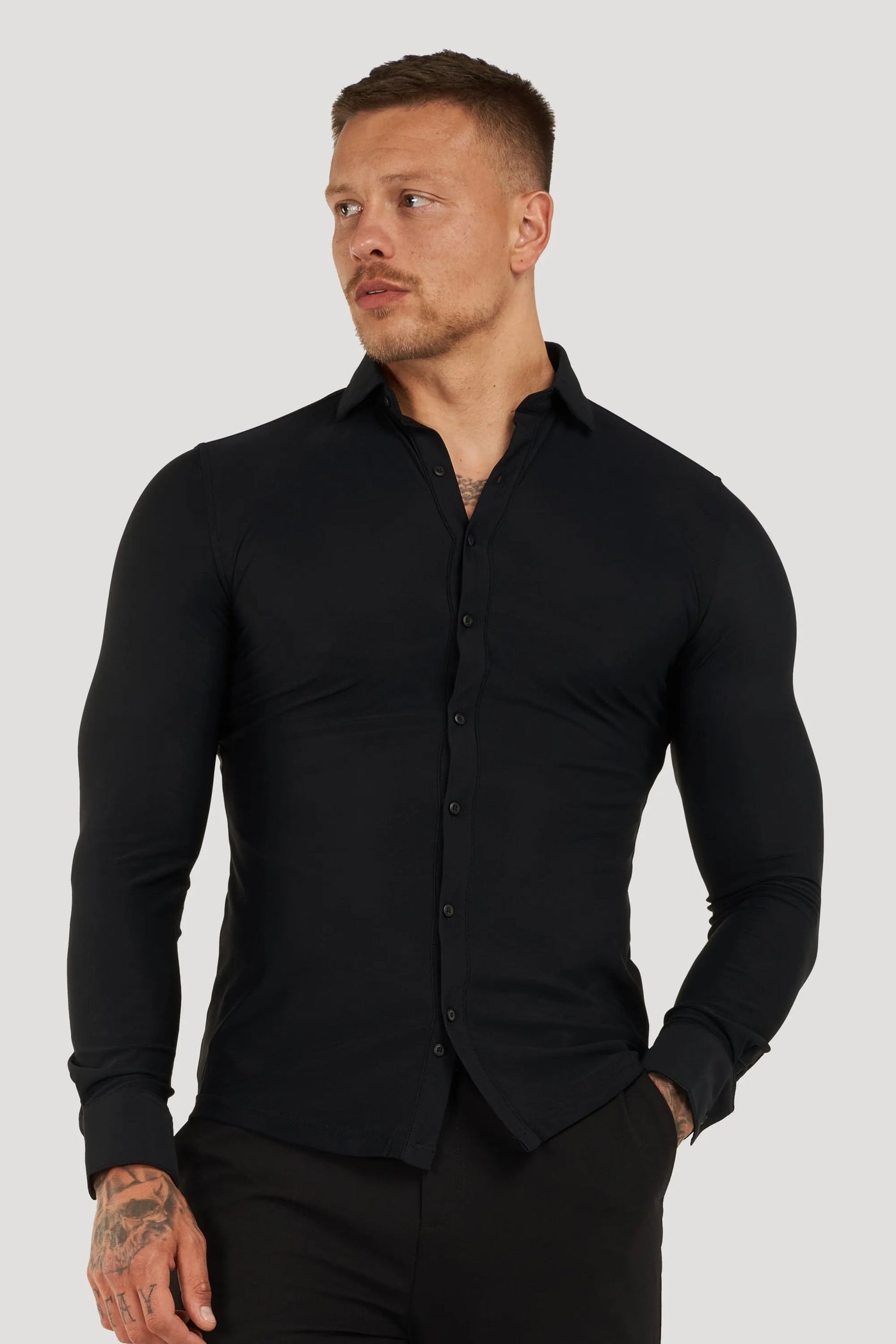 LA CHEMISE ATHLÉTIQUE STRETCH